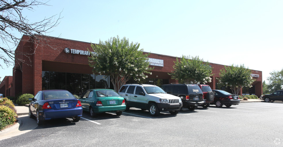 3400-3410 W Wendover Ave, Greensboro, NC for lease - Building Photo - Image 1 of 2