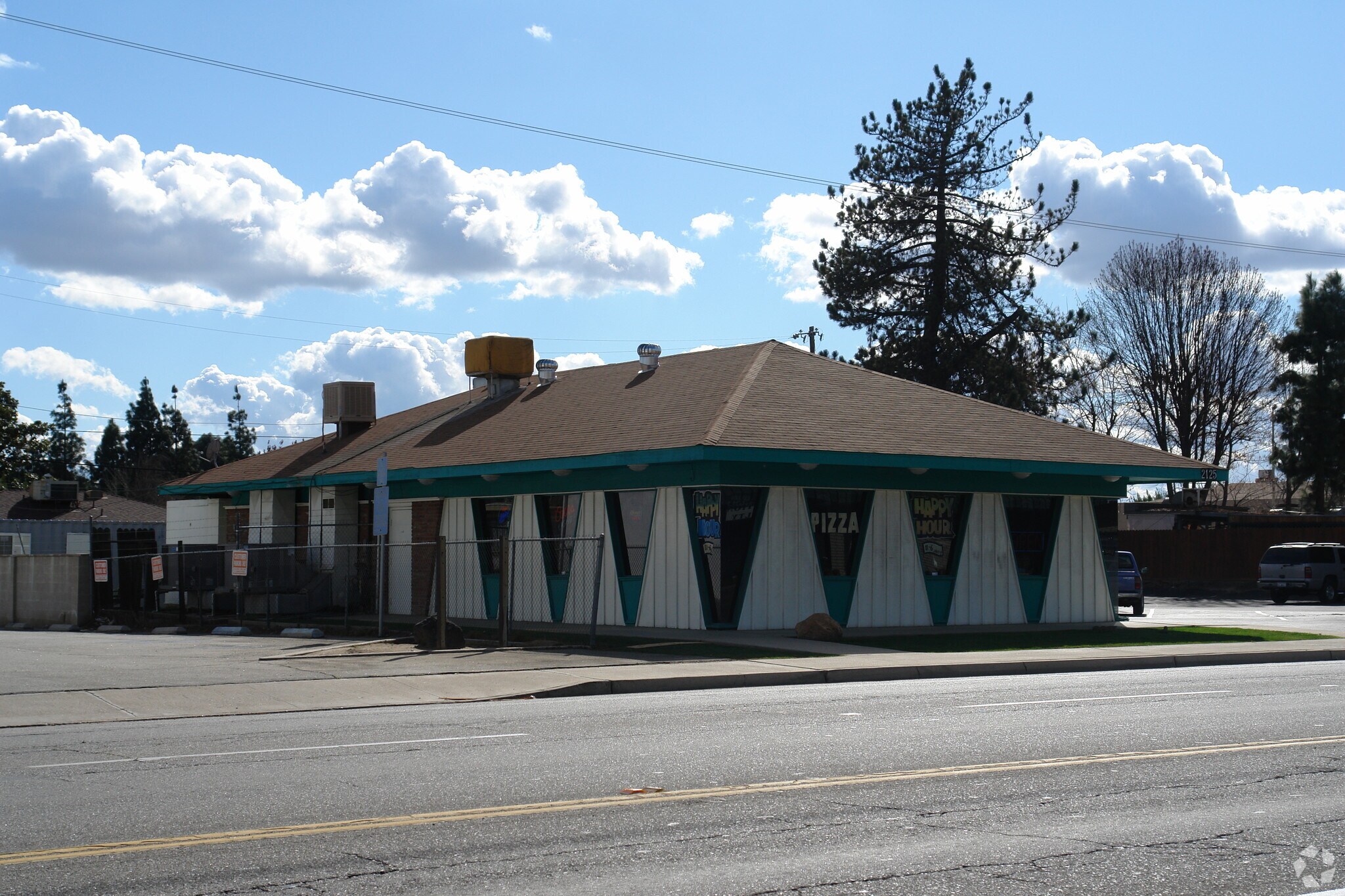 2125 Brundage Ln, Bakersfield, CA for sale Primary Photo- Image 1 of 1