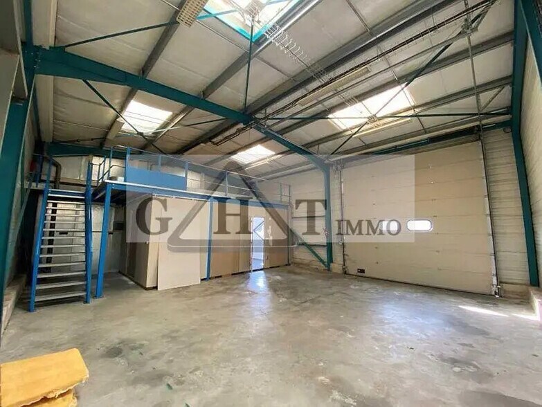 Industrial in Marcoussis for lease - Interior Photo - Image 1 of 6