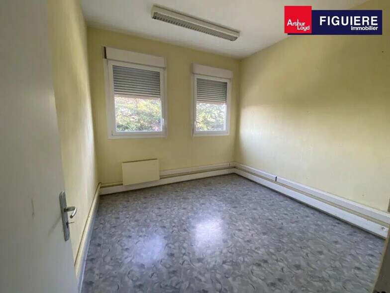 Office in Salon-de-Provence for lease - Interior Photo - Image 3 of 22