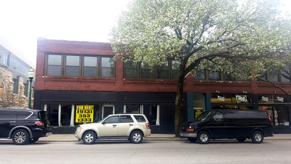 207 Westport Rd, Kansas City, MO for lease - Building Photo - Image 1 of 6