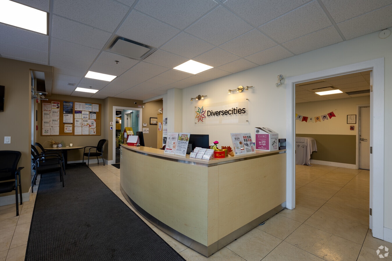 1406 Centre St NE, Calgary, AB T2E 2Z9 - Unit 1 -  - Interior Photo - Image 1 of 15