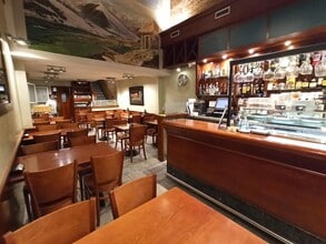 Retail in Barcelona, Barcelona for lease Interior Photo- Image 1 of 11