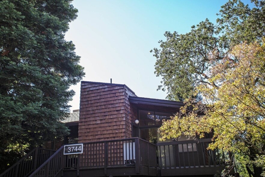 Portfolio of 4 properties for sale on LoopNet.com - Primary Photo - Image 3 of 4