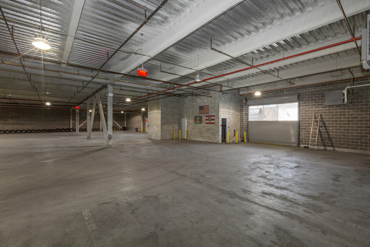 22-11 38th Ave, Long Island City, NY for lease Interior Photo- Image 1 of 8