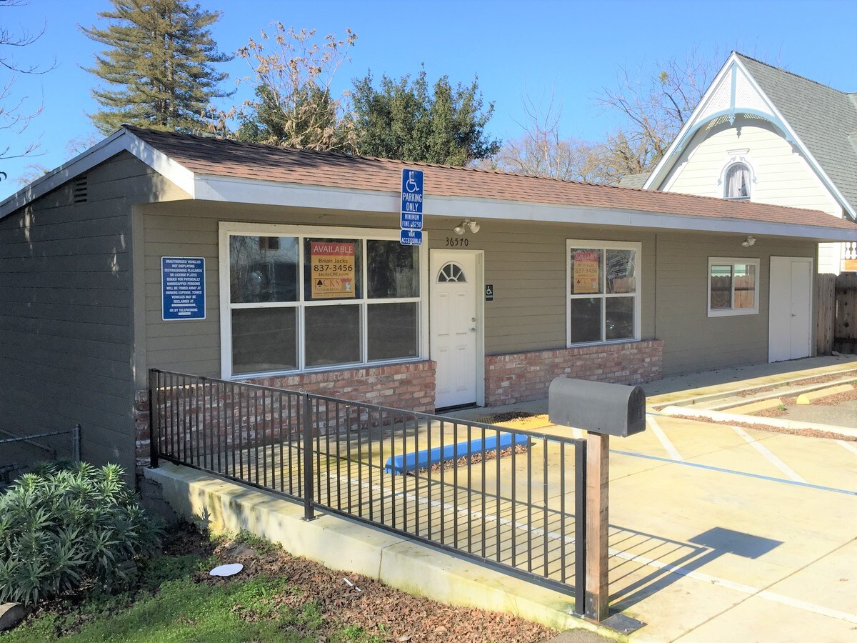 36570 Riverview Dr, Clarksburg, CA 95612