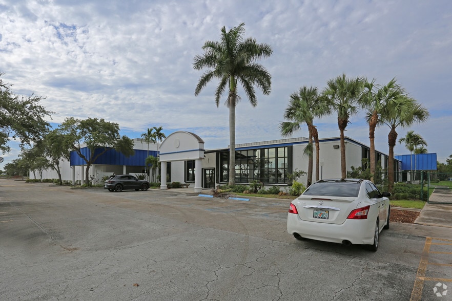 700 Banyan Trl, Boca Raton, FL for sale - Primary Photo - Image 1 of 1