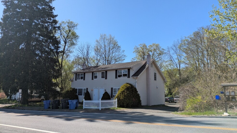 6 Eagle Ct, Storrs Mansfield, CT for sale - Primary Photo - Image 1 of 8