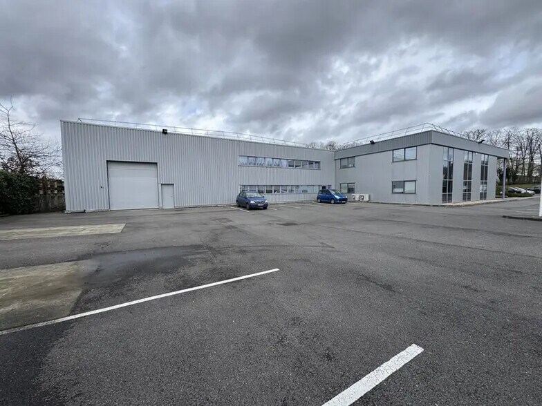 Flex in Taverny for lease - Building Photo - Image 3 of 7