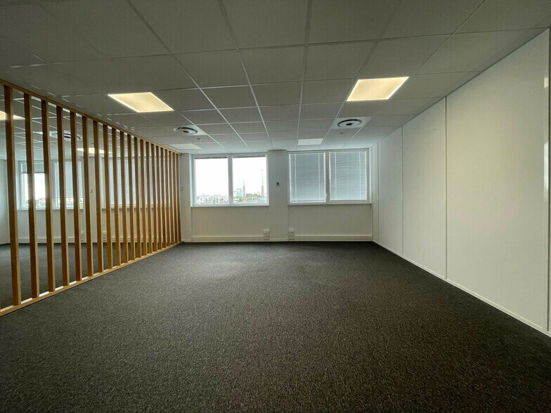 Office in Le Havre for lease - Building Photo - Image 3 of 5