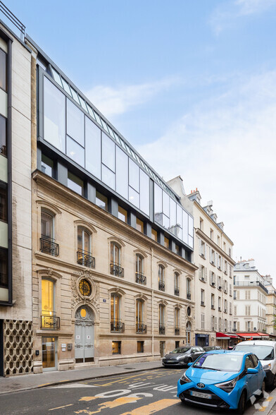 15 Rue De Bucarest, Paris for lease - Building Photo - Image 3 of 4