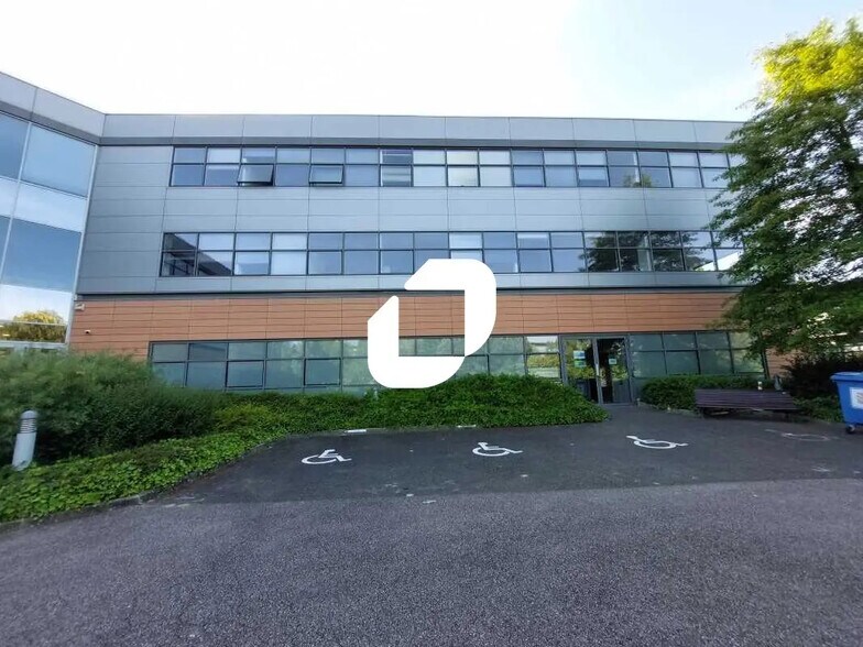 Flex in Élancourt for lease - Building Photo - Image 3 of 17