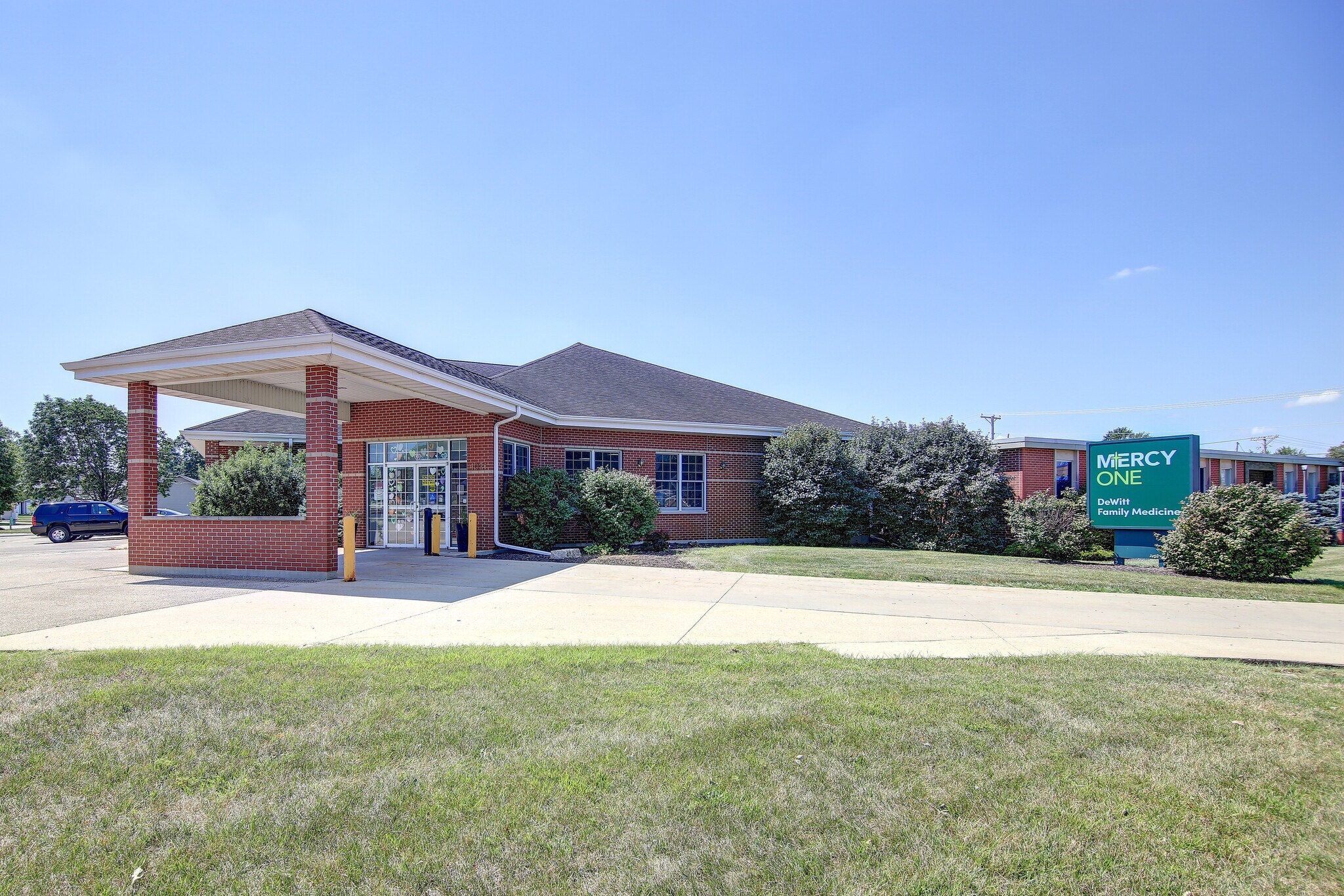 1021 11th St, DeWitt, IA for sale Primary Photo- Image 1 of 1