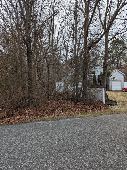 Commack, Shirley, NY for sale - Primary Photo - Image 1 of 1