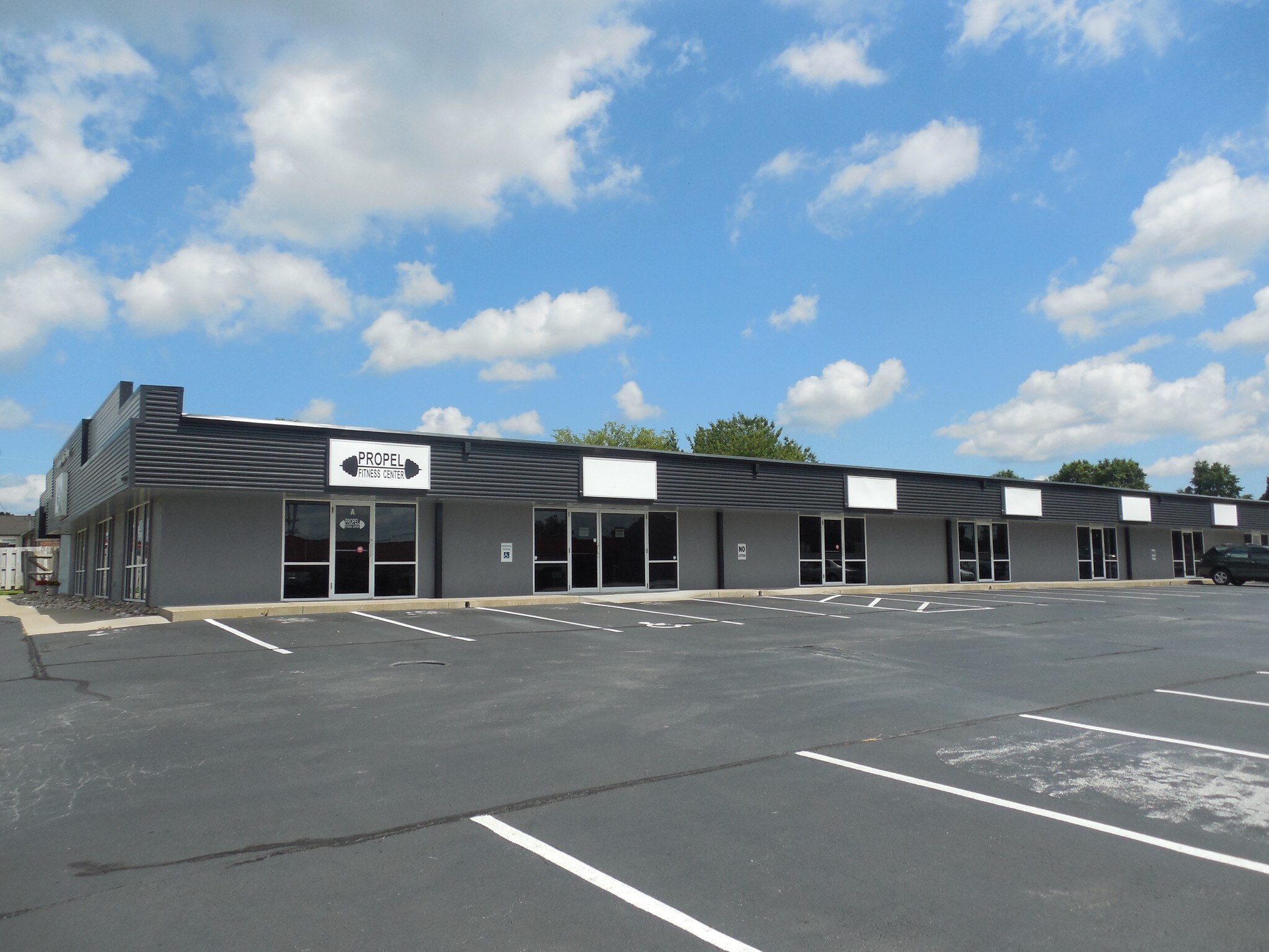 1440 E Lark St, Springfield, MO for sale Building Photo- Image 1 of 1