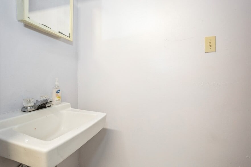 626 Canal Rd, Mount Sinai, NY for lease - Building Photo - Image 3 of 24