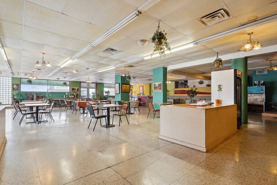 120 Broadway ave, Fairfield, IA for sale - Building Photo - Image 2 of 11