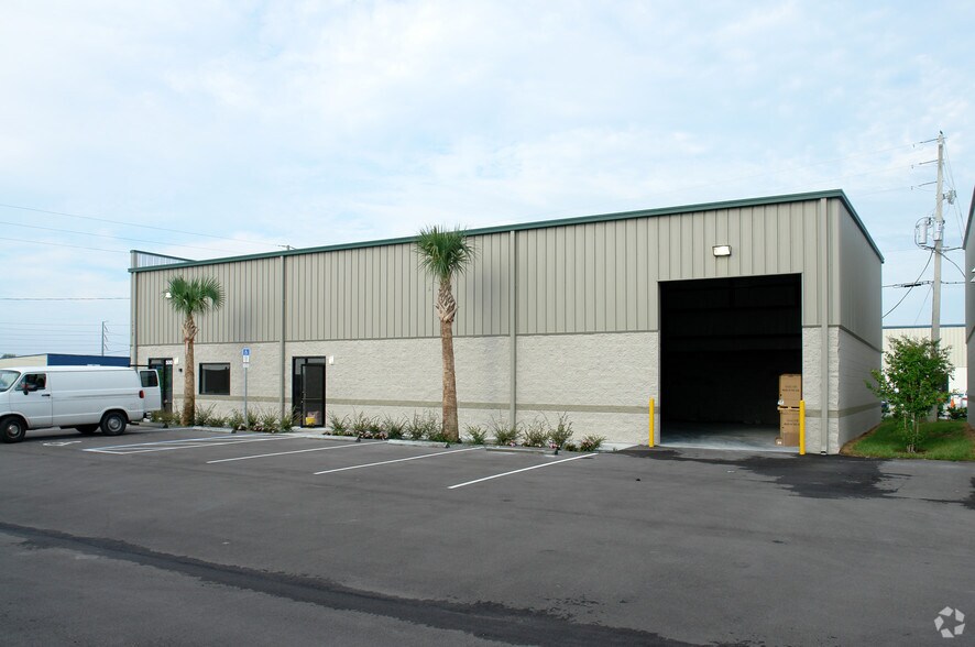 230 Springview Commerce Dr, Debary, FL 32713