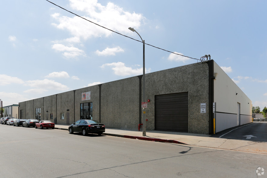 15044-15054 Keswick St, Van Nuys, CA for lease - Building Photo - Image 2 of 22