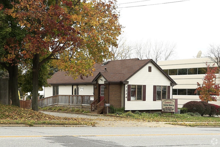 7224 Center St, Mentor, OH for sale - Primary Photo - Image 1 of 18
