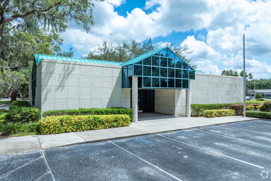 15302 Amberly Dr, Tampa, FL for lease - Building Photo - Image 1 of 25