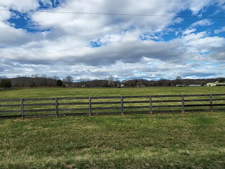 24555 James Monroe Hwy, Aldie, VA for lease - Building Photo - Image 3 of 12