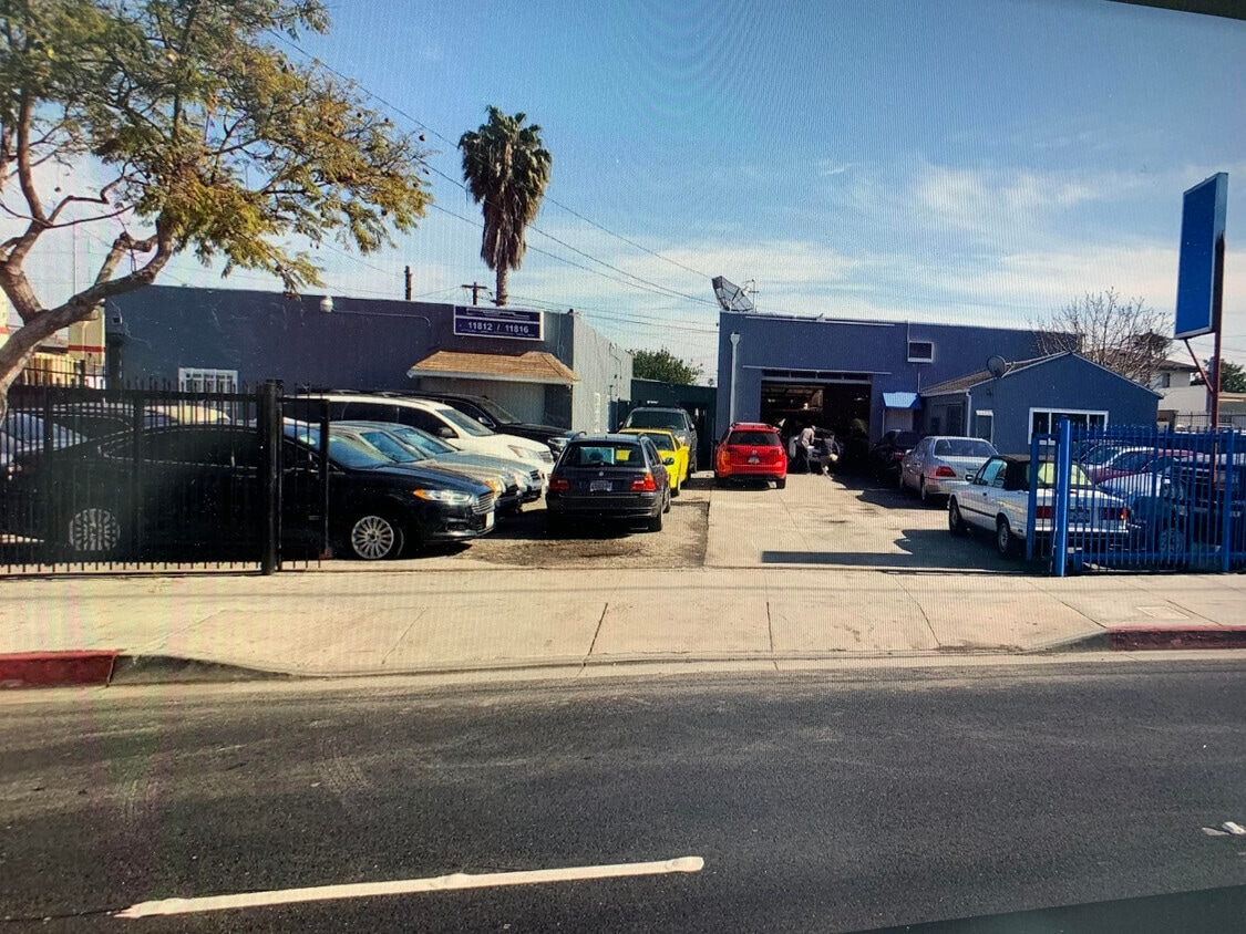 11812-11816 Inglewood Ave portfolio of 2 properties for sale on LoopNet.com Building Photo- Image 1 of 6