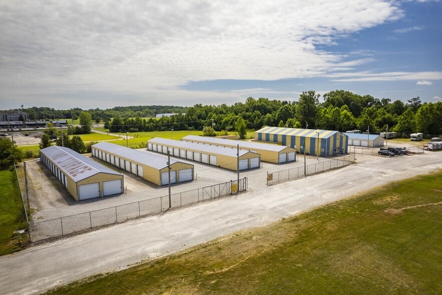 1631 Mcclain Ave, Scottsburg, IN for sale - Building Photo - Image 1 of 21