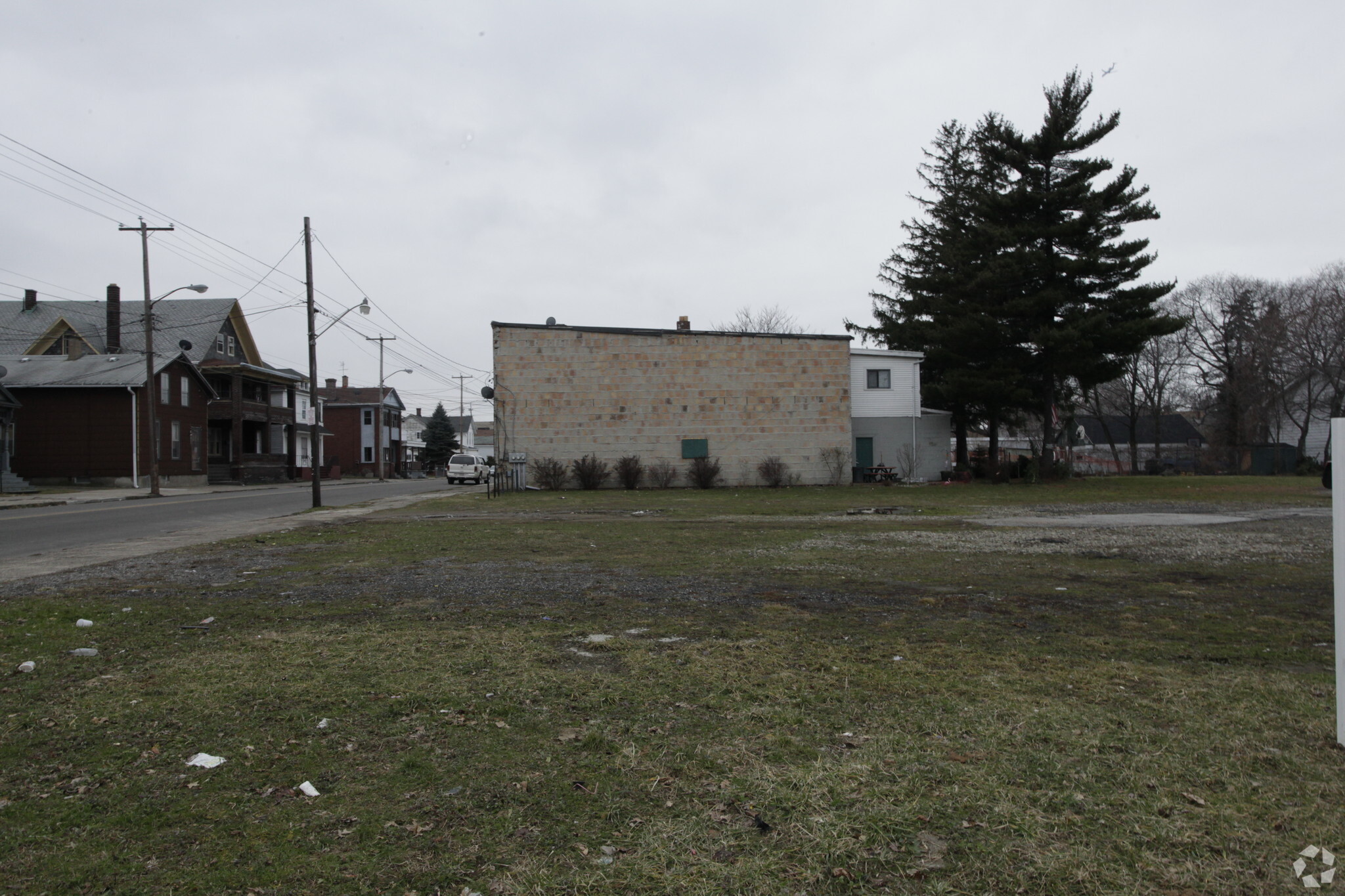 1032 Parade St, Erie, PA for lease Primary Photo- Image 1 of 3