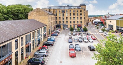 Victoria St, Glossop for lease Building Photo- Image 1 of 2