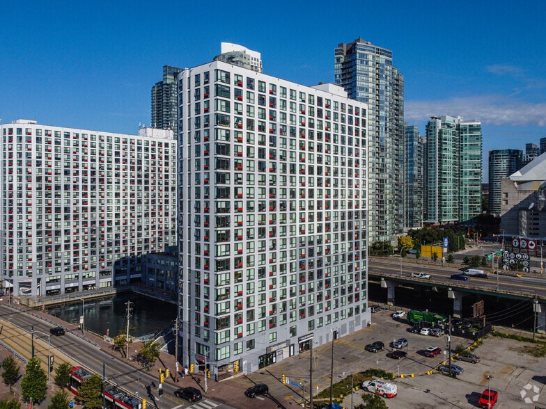 350 Queens Quay W, Toronto, ON for sale - Building Photo - Image 1 of 1