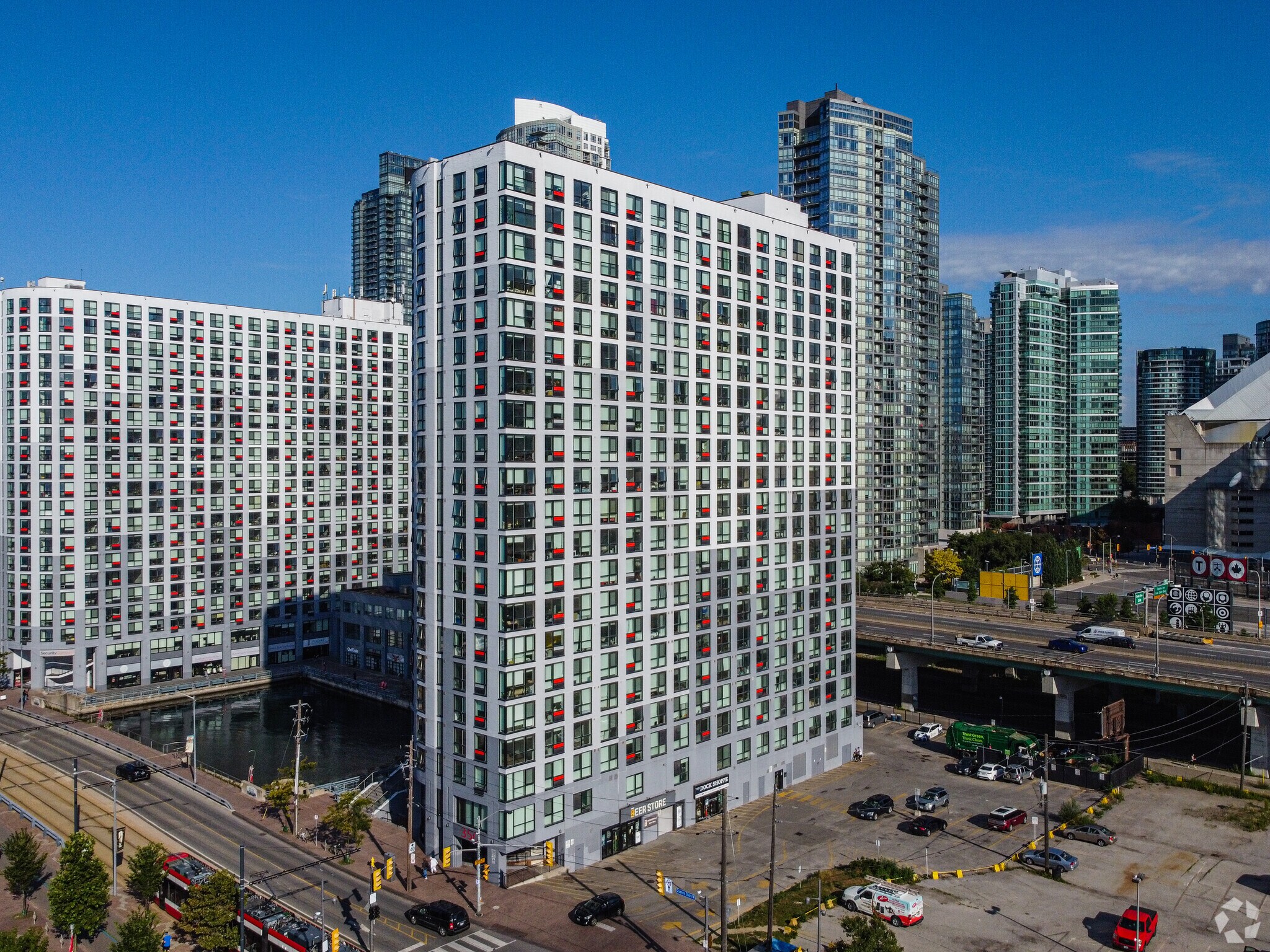 350 Queens Quay W, Toronto, ON for sale Primary Photo- Image 1 of 1