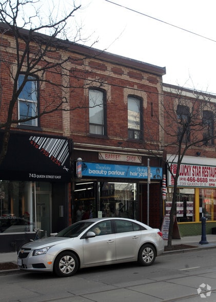 741 Queen St E, Toronto, ON for lease - Building Photo - Image 2 of 3