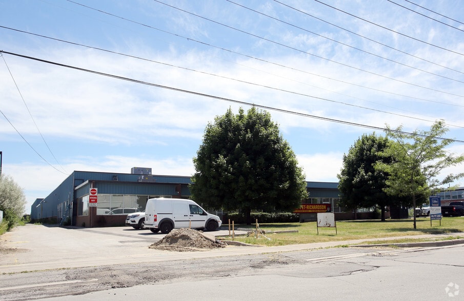 25-27 Metropolitan Rd, Toronto, ON for lease - Building Photo - Image 2 of 2