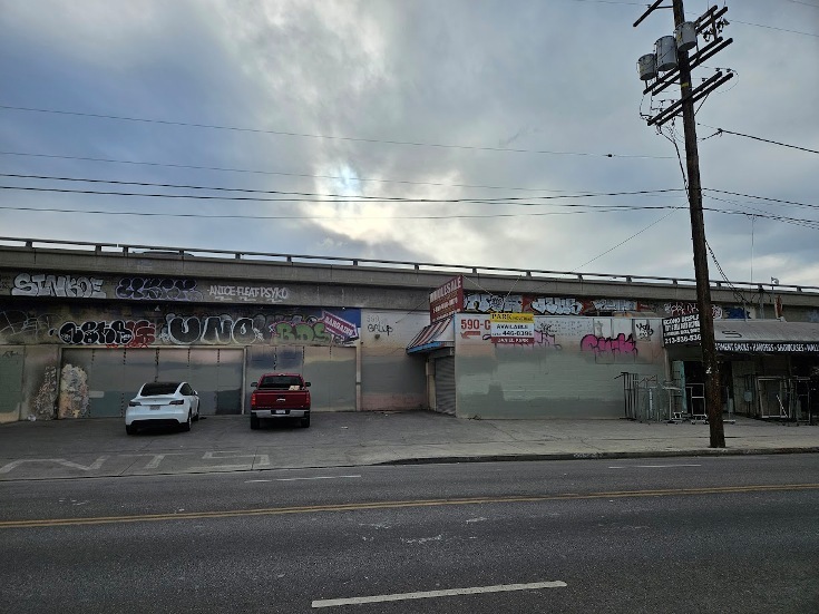 590 E 16th St, Los Angeles, CA for lease - Building Photo - Image 1 of 15