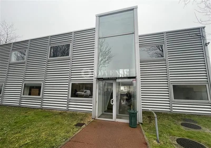 Office in Tremblay-en-France for lease Building Photo- Image 1 of 8