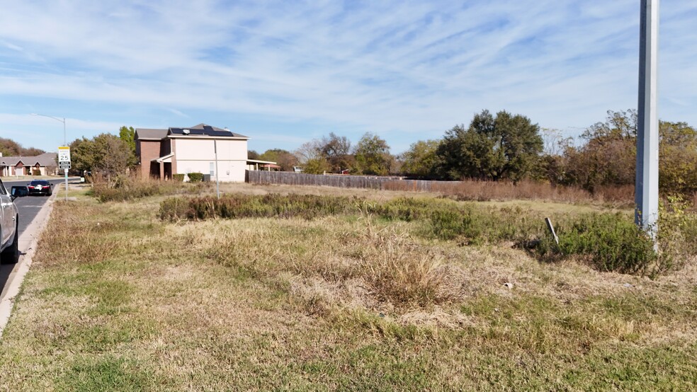 5001 Bantom Woods Bend, Austin, TX for sale - Primary Photo - Image 1 of 11