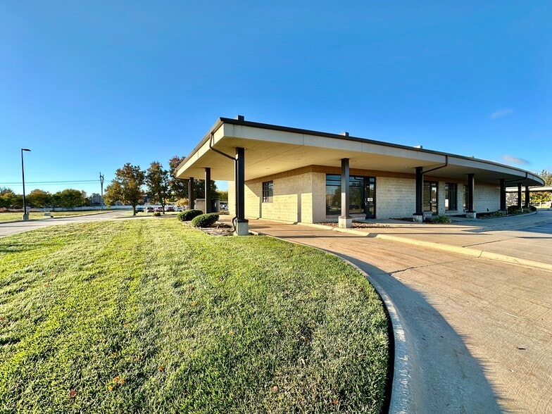 9727 E Shannon Woods St, Wichita, KS for lease - Building Photo - Image 2 of 9