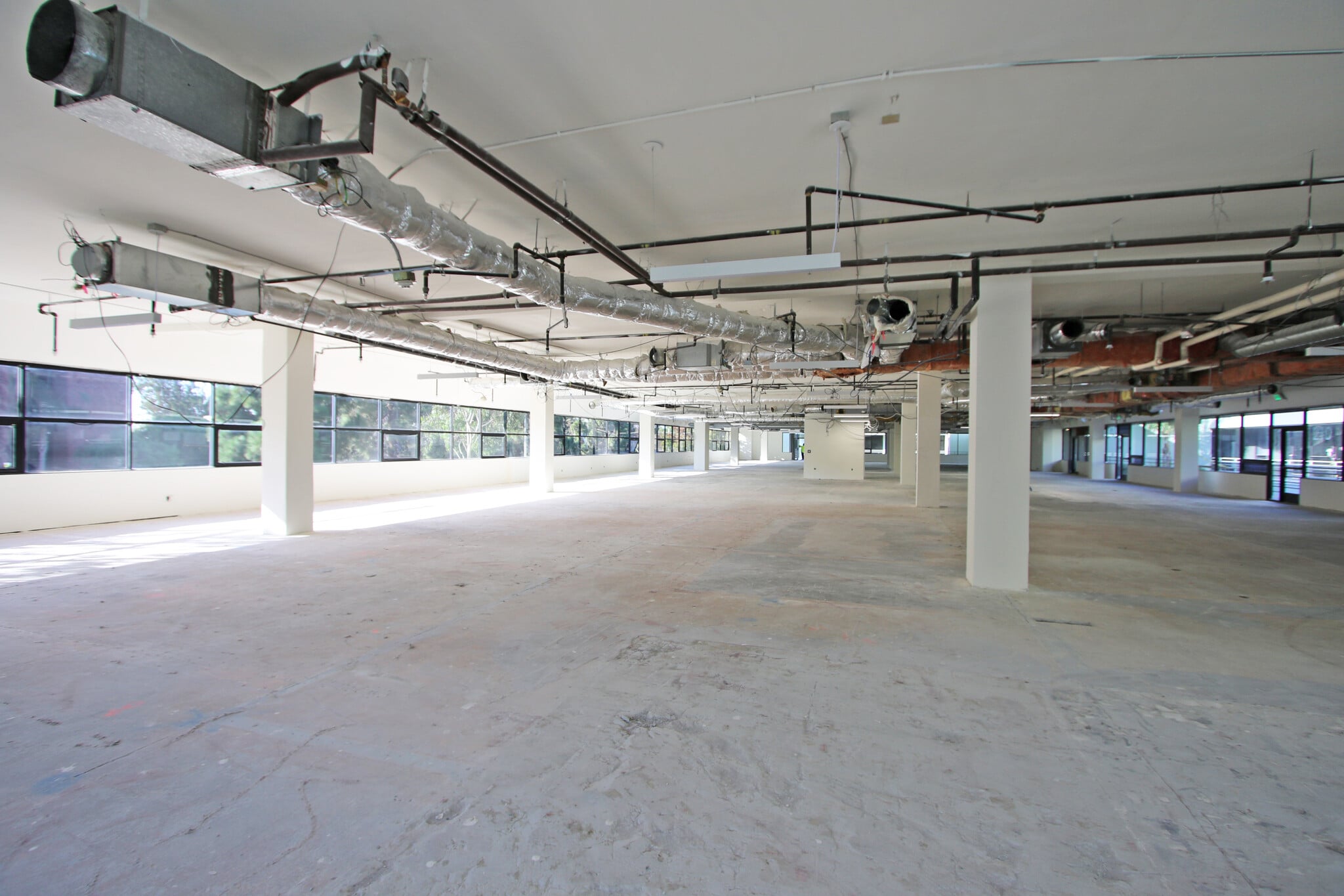 2701 Ocean Park Blvd, Santa Monica, CA for sale Interior Photo- Image 1 of 3