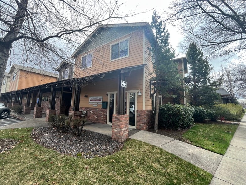 376 SW Bluff Dr, Bend, OR for lease - Building Photo - Image 2 of 5