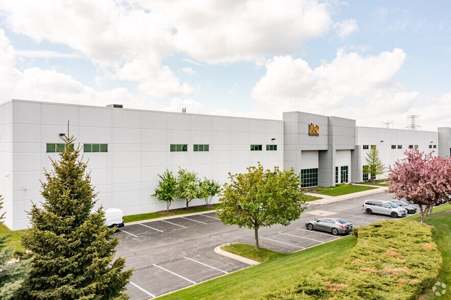 180 N Meadow Rd, Addison, IL for sale - Building Photo - Image 1 of 1