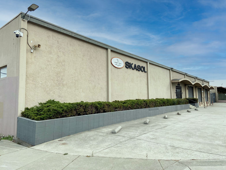 1696 W Grand Ave, Oakland, CA for sale - Building Photo - Image 1 of 1