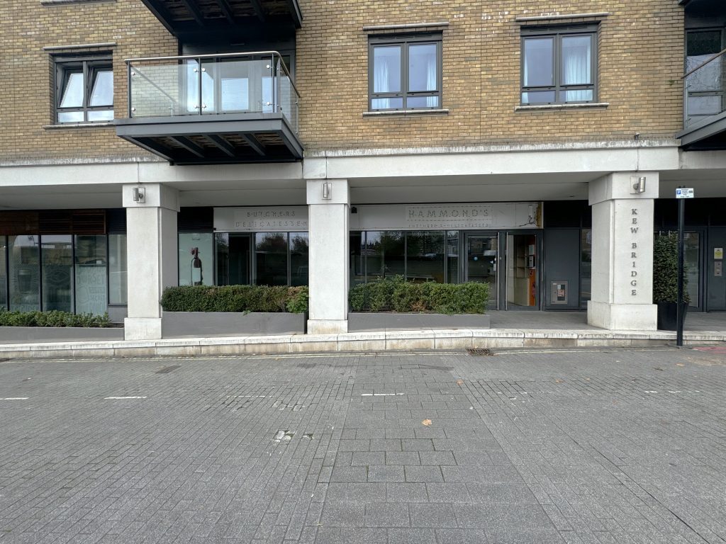 Kew Bridge Rd, Brentford for lease Building Photo- Image 1 of 8