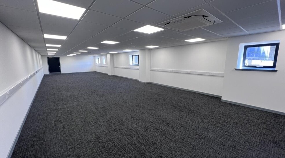 9 Hareness Cir, Aberdeen for lease - Interior Photo - Image 3 of 4