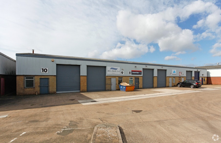 Freightliner Rd, Hull for lease - Primary Photo - Image 1 of 6