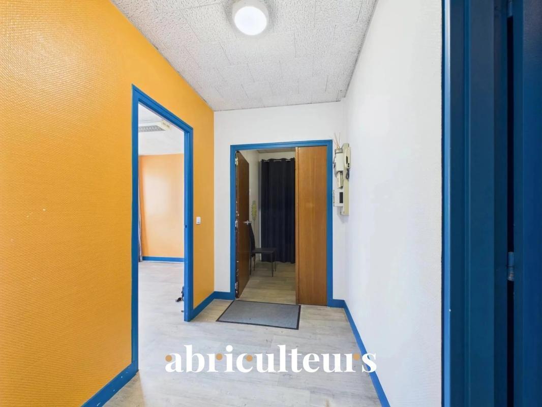 Office in Chartres for sale Building Photo- Image 1 of 10