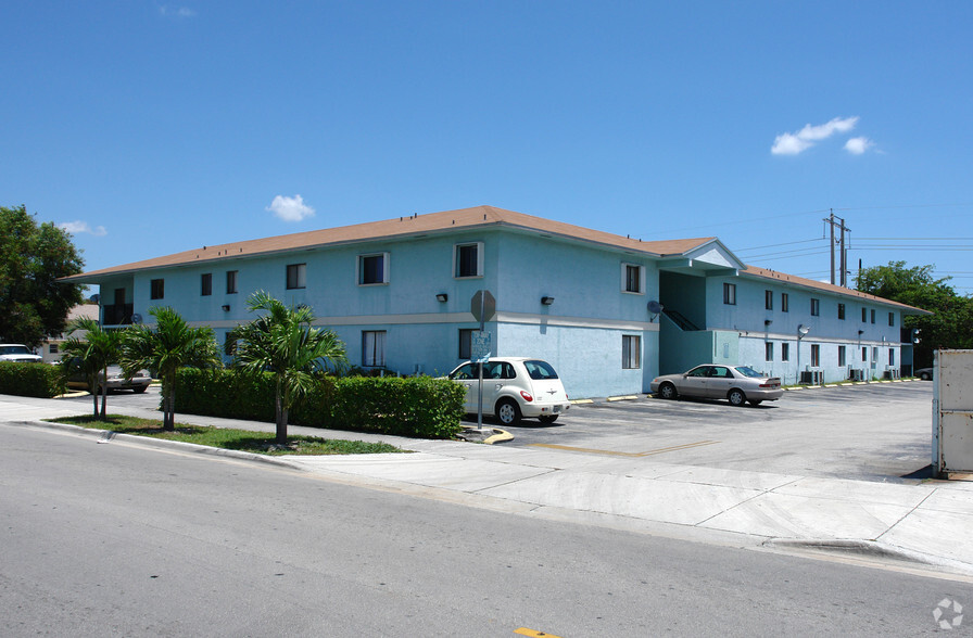 6215 W 22nd Ct, Hialeah, FL for sale - Primary Photo - Image 1 of 1