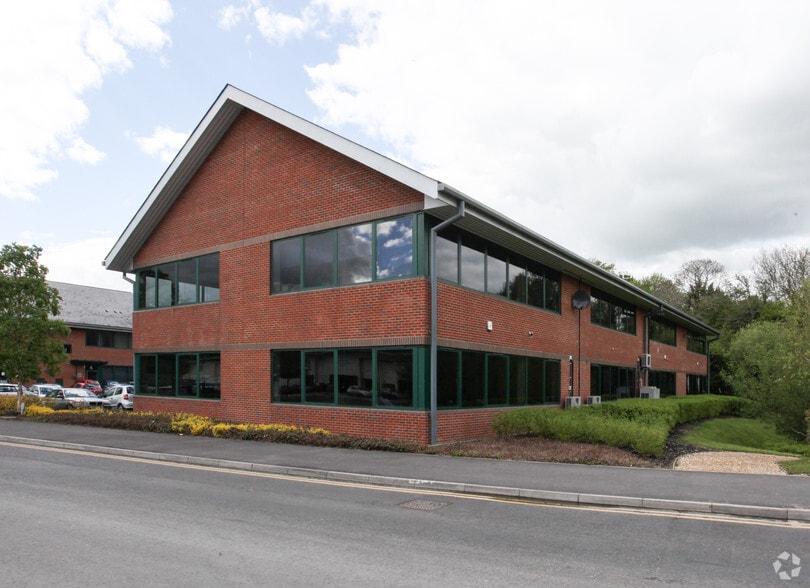 Blenheim Rd, Marlborough for lease - Building Photo - Image 2 of 3