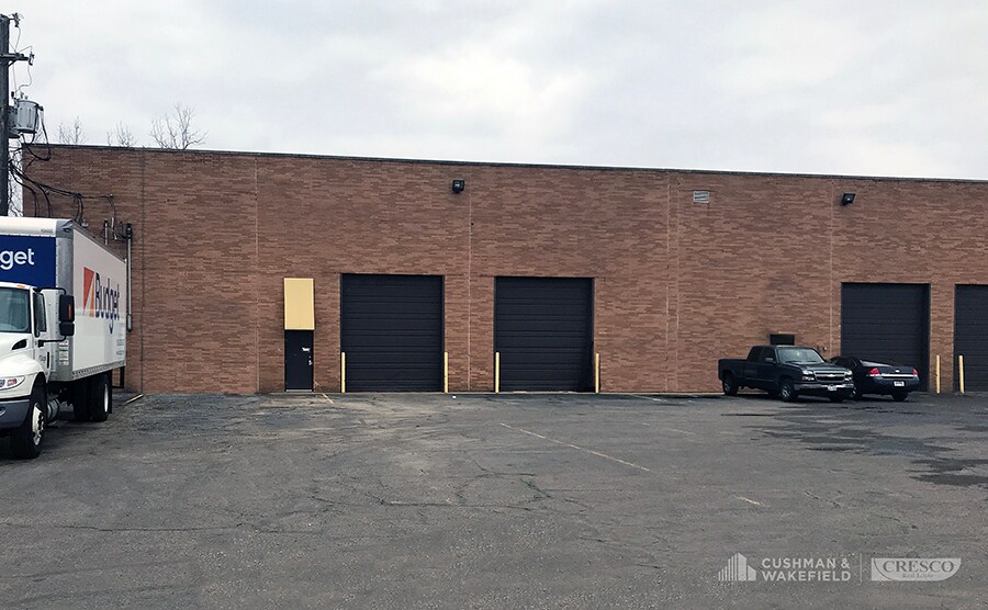 5525 Canal Rd, Valley View, OH 44125