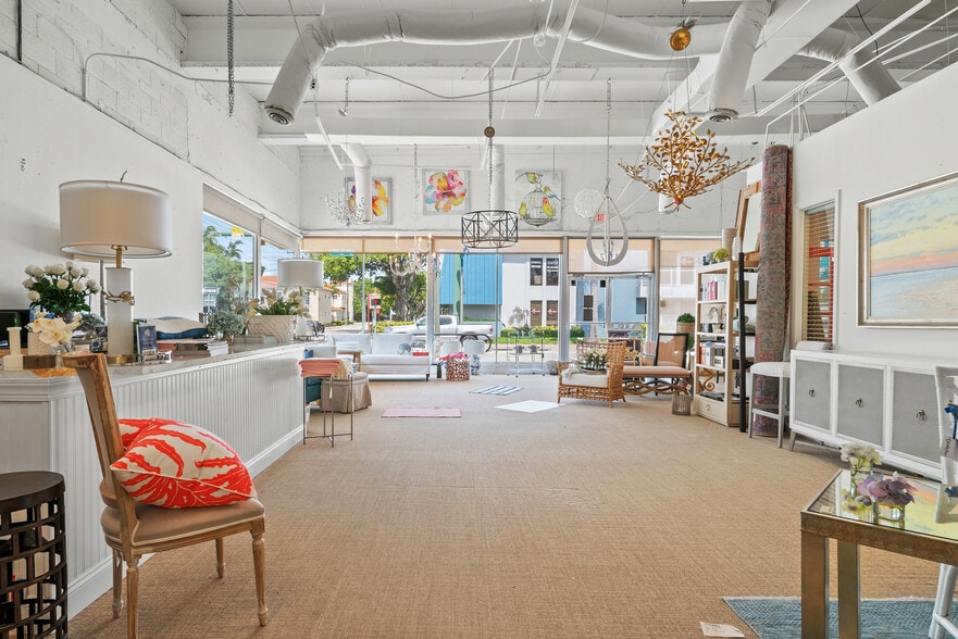 117 NE 5th Ave, Delray Beach, FL for sale - Interior Photo - Image 3 of 48